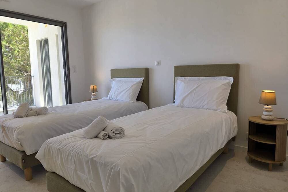 Foto 5 von 30: Elegant new villa just steps from the beach - Air conditioning