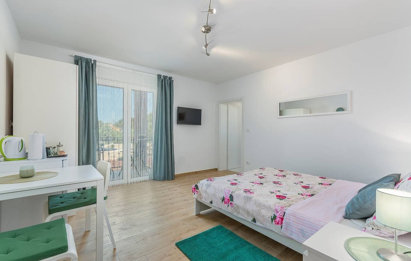 Standardzimmer Olivia mit eigenem Bad und Balkon  1
