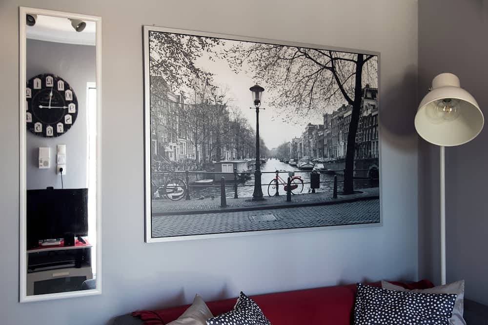 Foto 13 von 28: Romeo & Juliet - Modern & Stylish Studio: Acropolis & Park Views