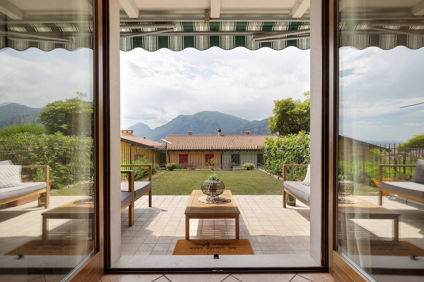Foto 12 von 25: Ferienhaus 'Casa Di Tino' mit Seeblick, Wi-Fi und Klimaanlage