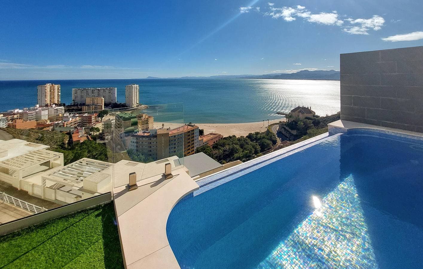 Apartment mit Meerblick, Pool und Parkplatz 1