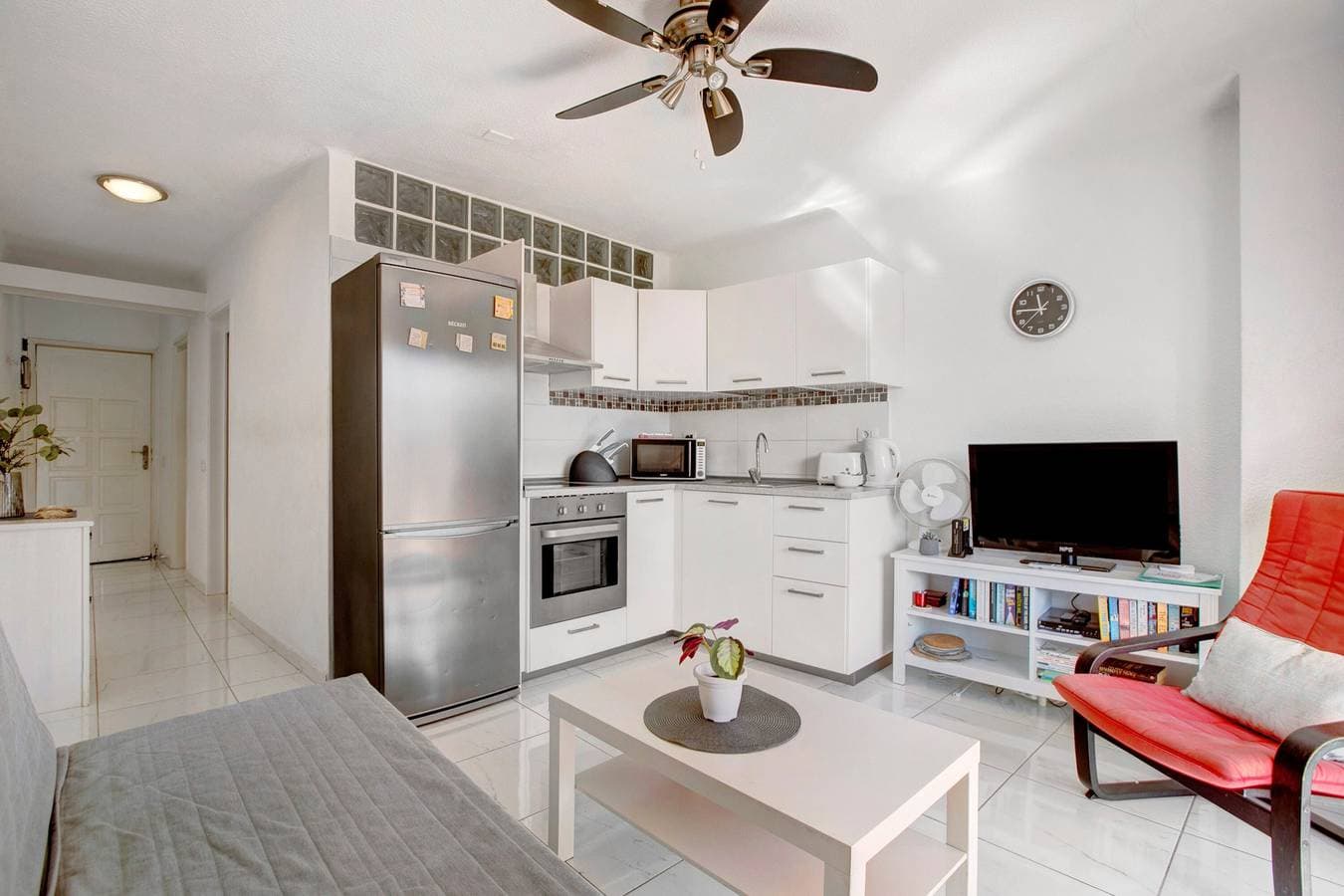 Foto 9 von 33: Ferienwohnung 'Los Geranios 304' mit Gemeinschaftspool, privater Terrasse und WLAN