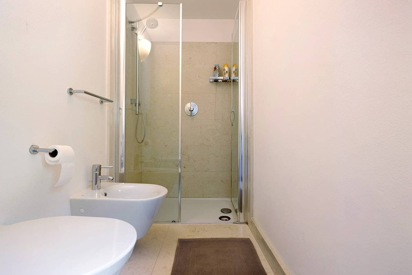 Foto 9 von 45: Ferienhaus 'Haus Mit Tollem See -und Bergblick' mit Seeblick, Privatem Pool und WLAN