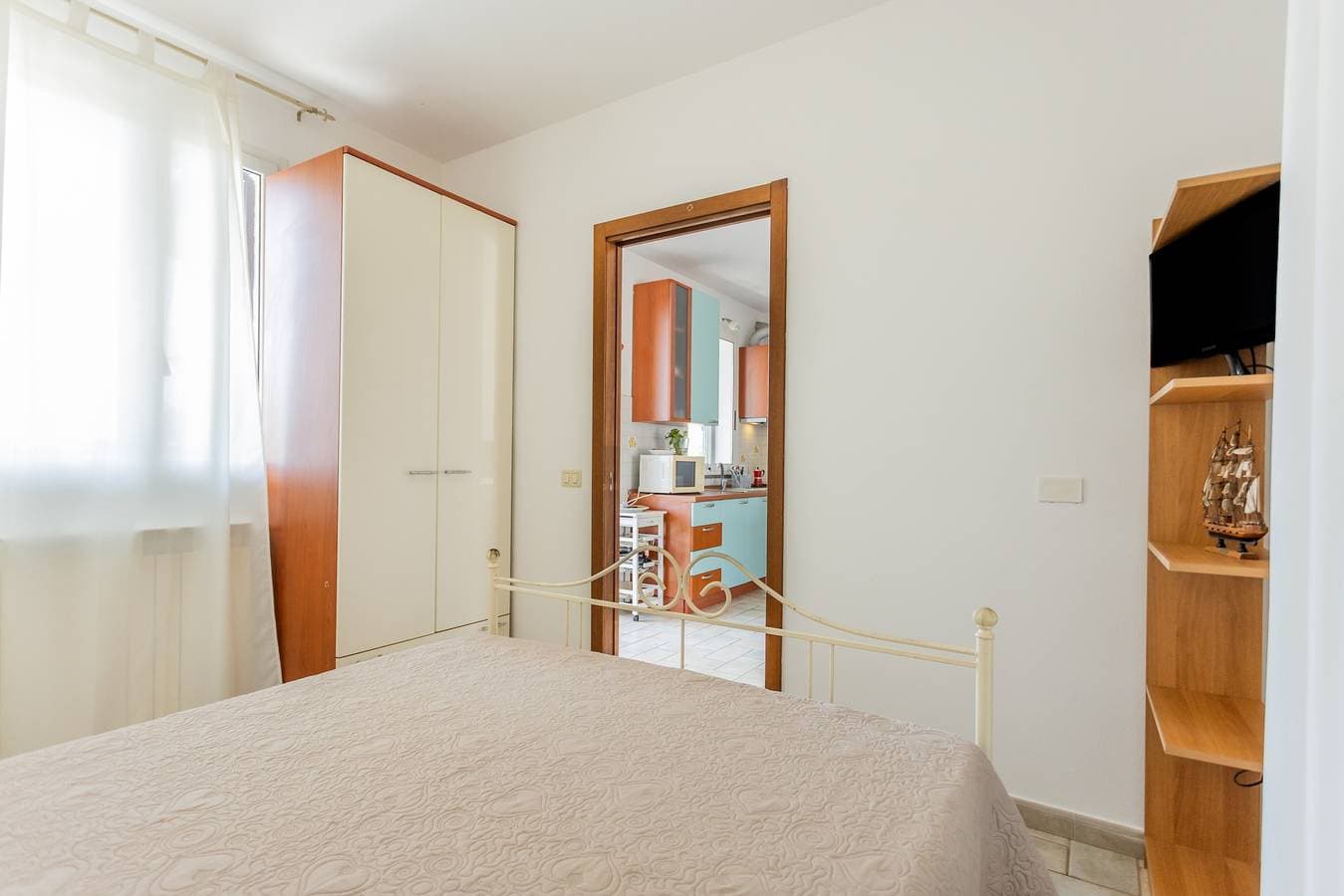 Foto 8 von 24: Ferienhaus 'Am Hafen – nur Schritte vom Meer' mit Meerblick, privater Terrasse & Klimaanlage