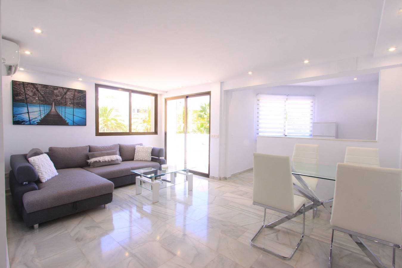 Foto 3 von 33: 1094 Luxurious Golden Beach Duplex Penthouse