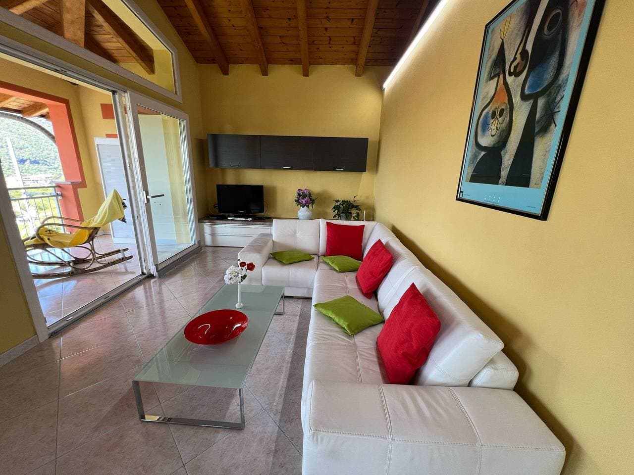 Foto 7 von 22: Penthouse Valentino with terrace lake view