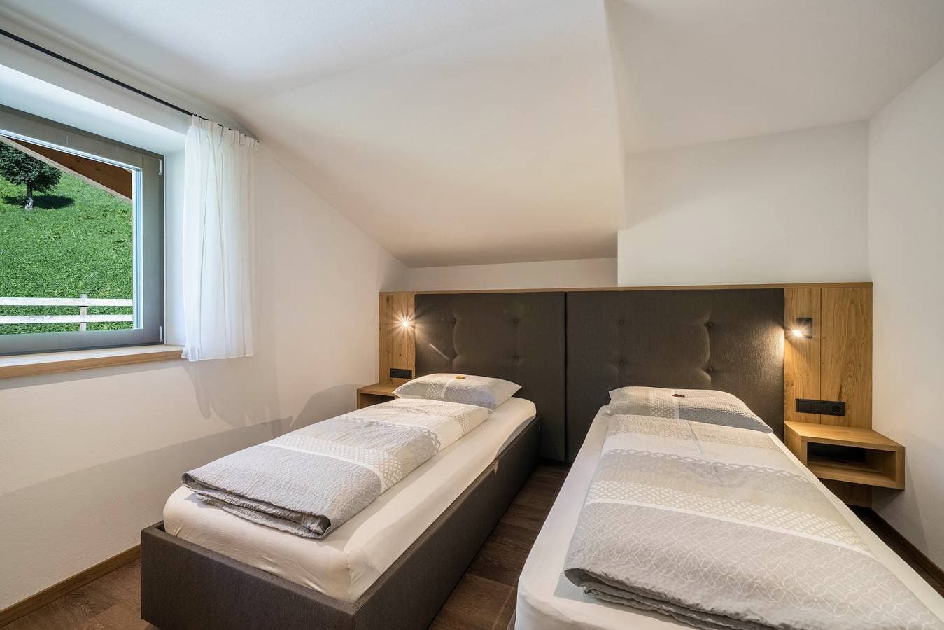 Foto 13 von 19: "Sunnseitn Lodge Apt Moutainsuite" mit beheiztem Whirlpool, Infrarot-Sauna, Panoramaterrasse