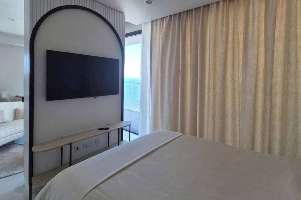 Foto 6 von 30: Official Mercury Suites | Lux 1Br w/Pool & Gym