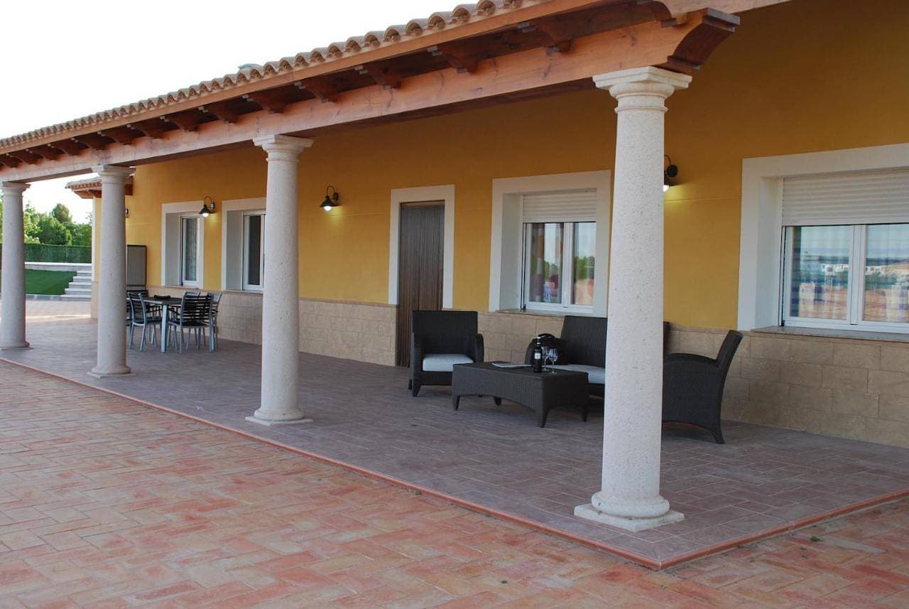 Foto 4 von 113: Six-Bedroom House