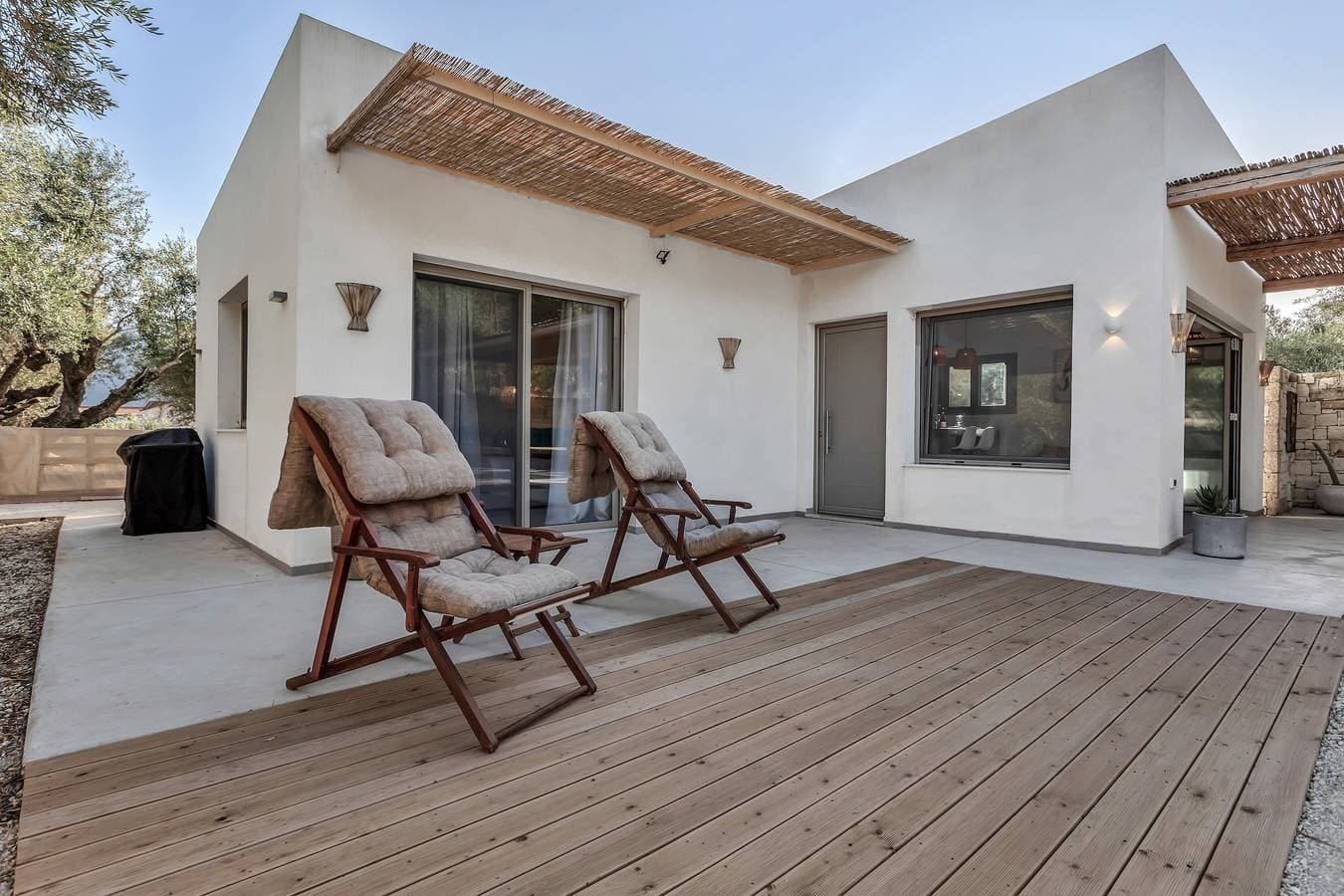 Foto 2 von 33: Ferienhaus 'Natura Oliva House' mit Bergblick, privater Terrasse und WLAN