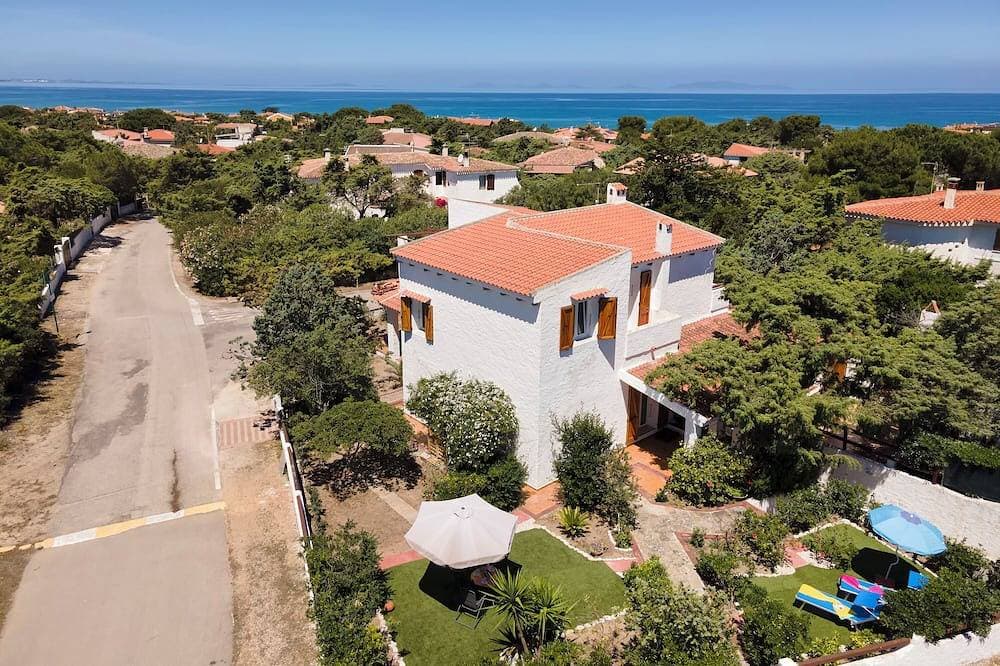 Villa Asinara, in private residential village by the sea. 1