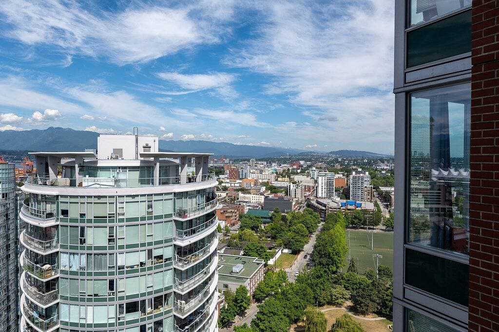 Foto 10 von 33: Vancouver condo: surreal water/mountain/harbor views 2Beds/2Ba