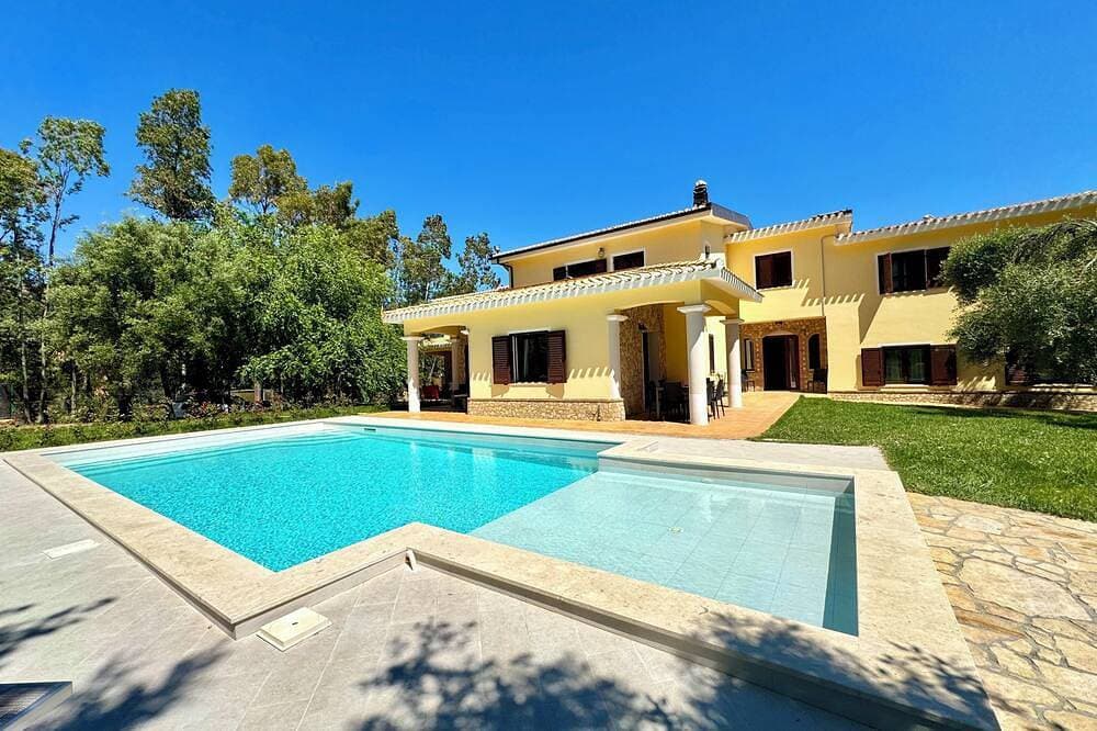 Foto 8 von 9: \" Villa with Pool Comfort \"