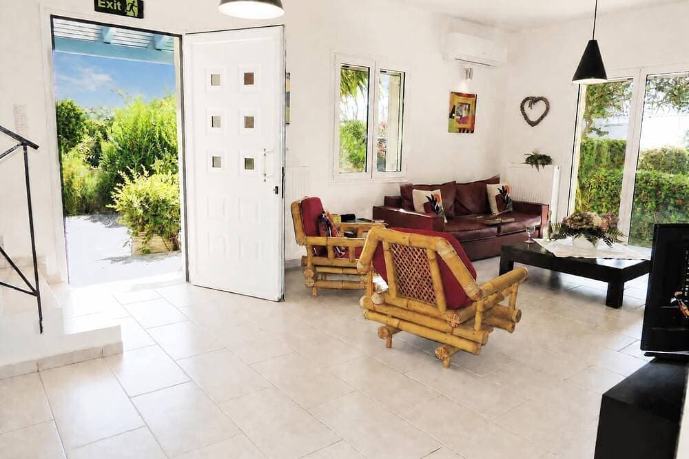 Foto 7 von 30: Villa Adelphi in der Nähe von Kalives. 2 Schlafzimmer, privater Pool, Aussicht und alle Annehmlichkeiten.