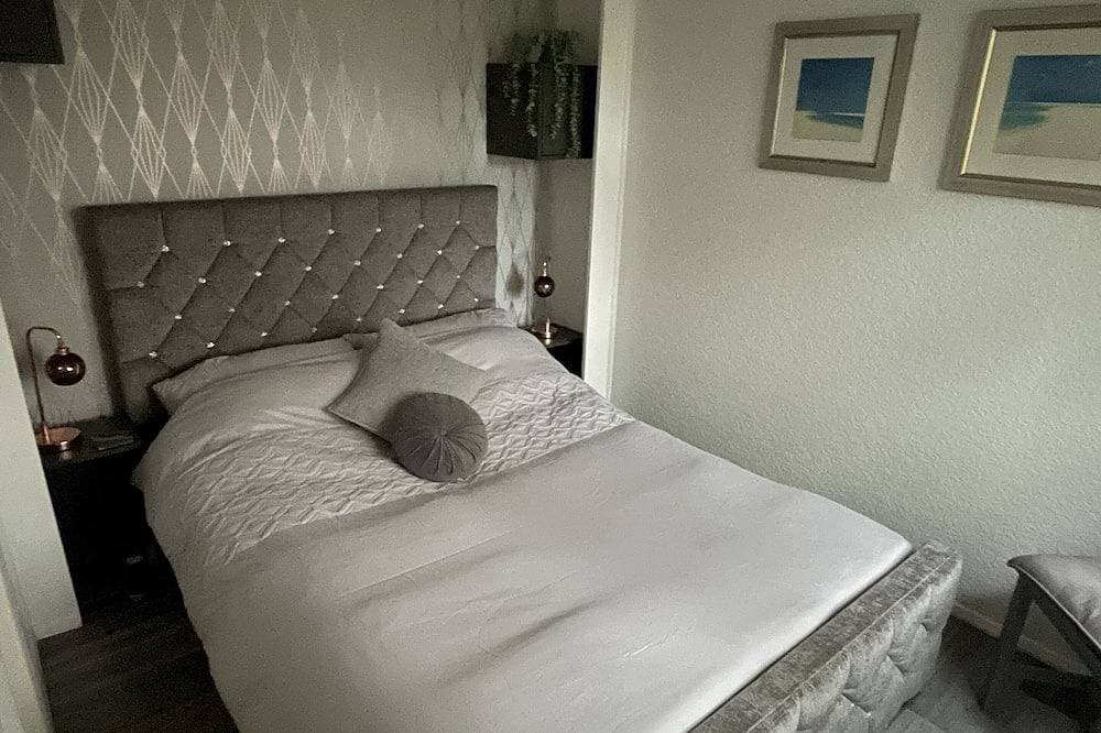 Foto 2 von 28: Private Tranquil One Bedroom Lodge With Parking and Outdoor Space. Pet Friendly!