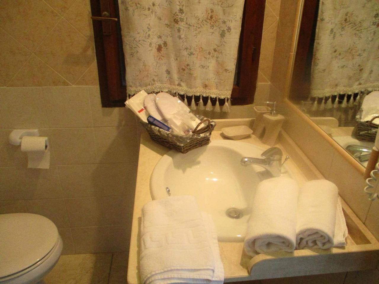Foto 12 von 17: Double or Twin Room with Private Bathroom