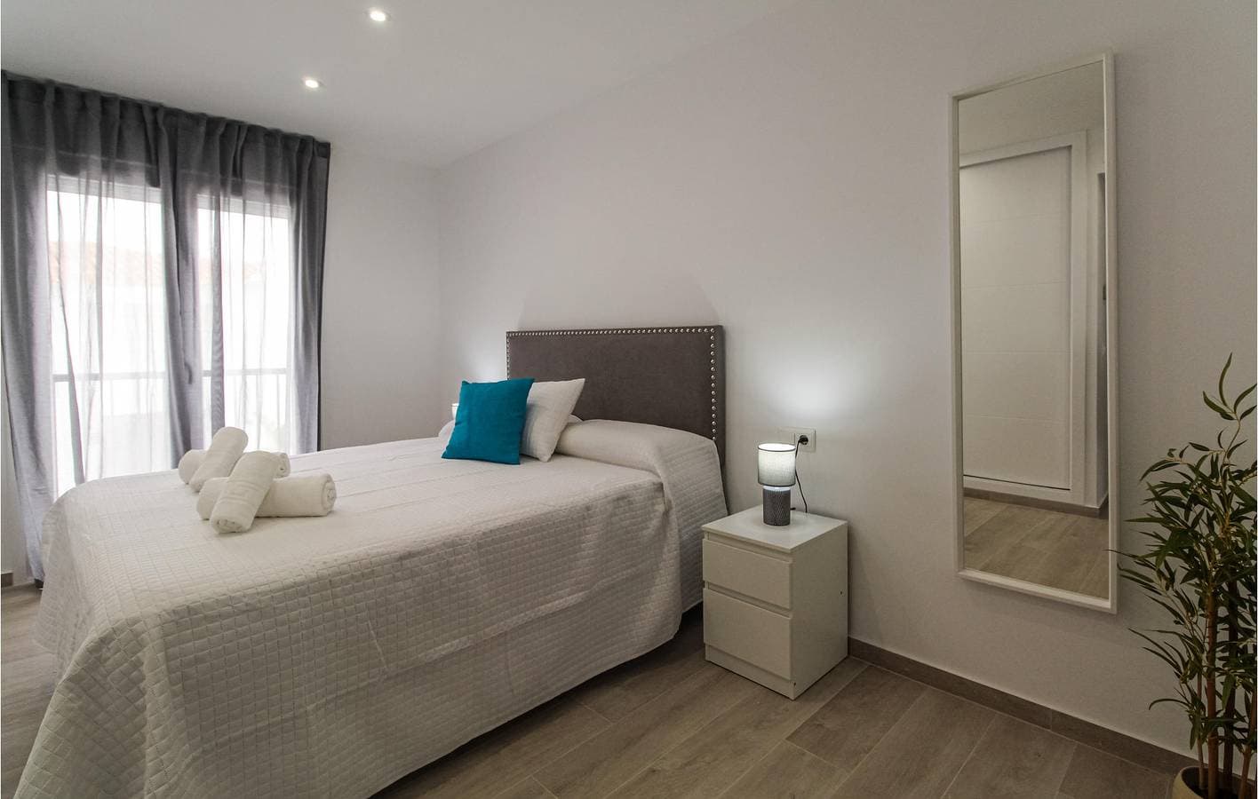 Foto 10 von 19: Apartment am Strand mit Wi-Fi, Klimaanlage und Pool.