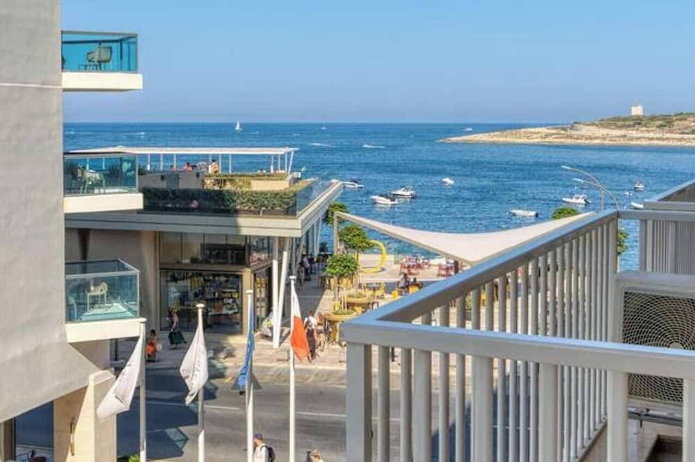 Stylish 2Br Stay with Balcony Sunsets & Sea Views! 1