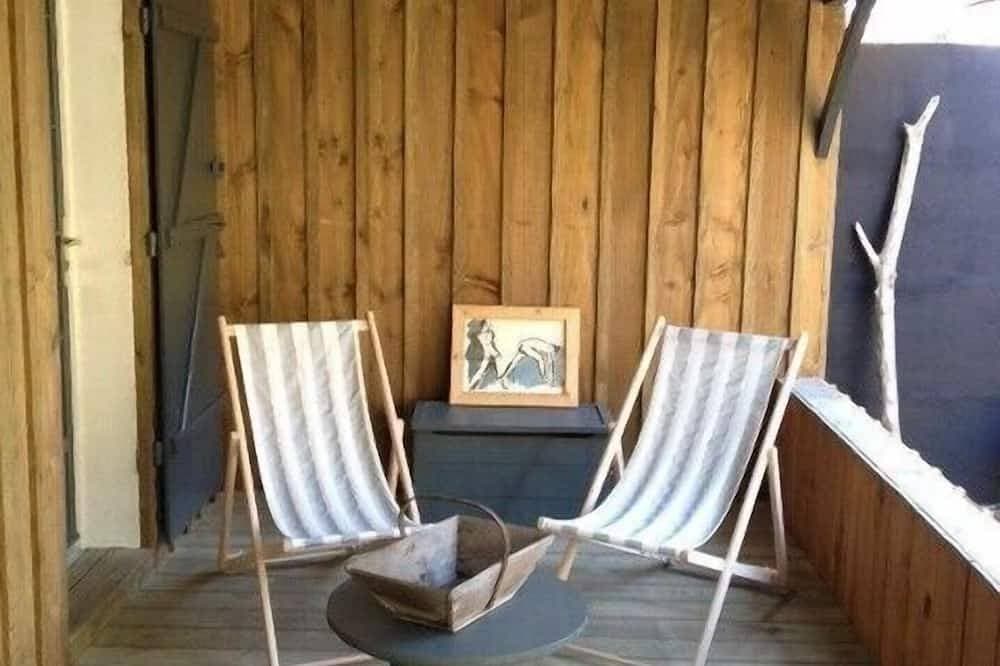 Schuppen mit überdachter Terrasse und eigenem Garten 1