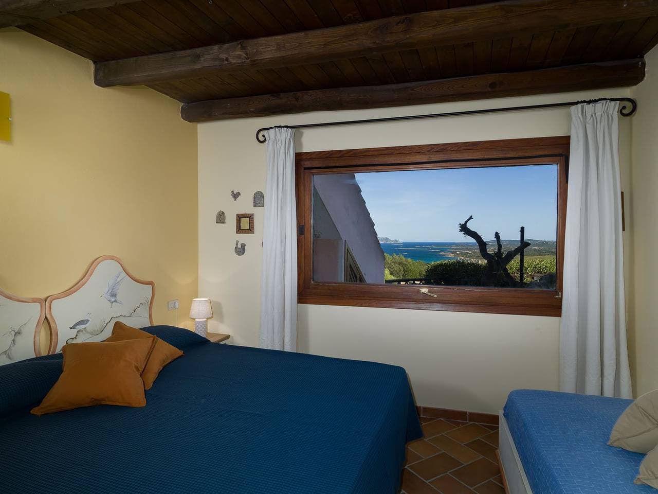 Foto 8 von 68: Villa Majra - fantastischer Pool mit Blick auf Tavolara