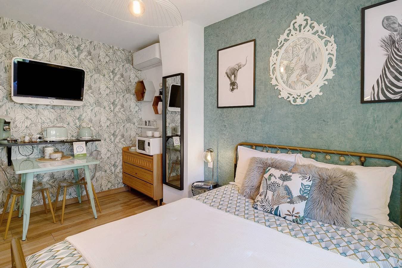 Foto 7 von 27: Gästezimmer „Jungle“ mit Gemeinschaftspool, WLAN und Klimaanlage