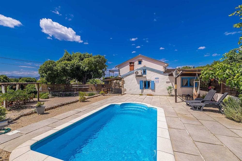 Rustikales Ferienhaus Depope mit privatem Pool 1