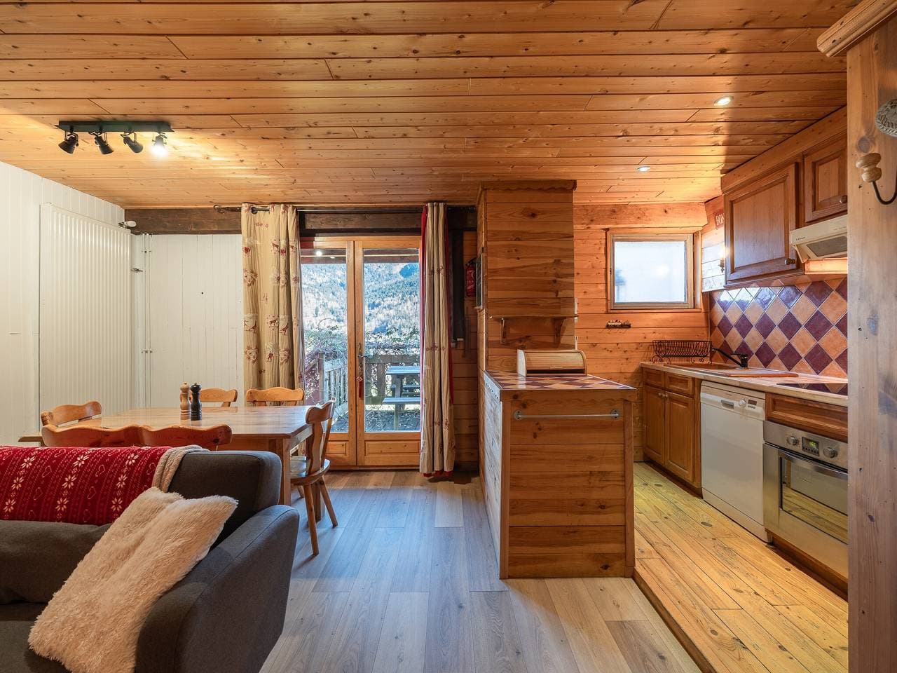 Foto 4 von 19: Chalet 'Les Grands Champs Sud' mit Bergblick, privater Terrasse und Wi-Fi