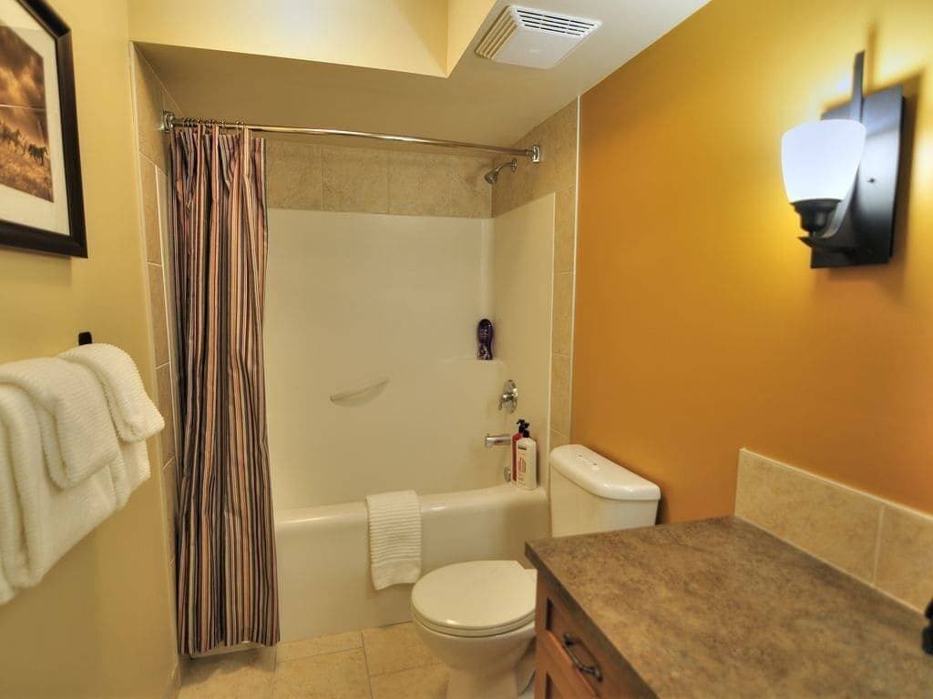 Foto 11 von 28: Copperstone 2Br in den kanadischen Rocky Mountains - hundefreundlicher, geteilter Whirlpool