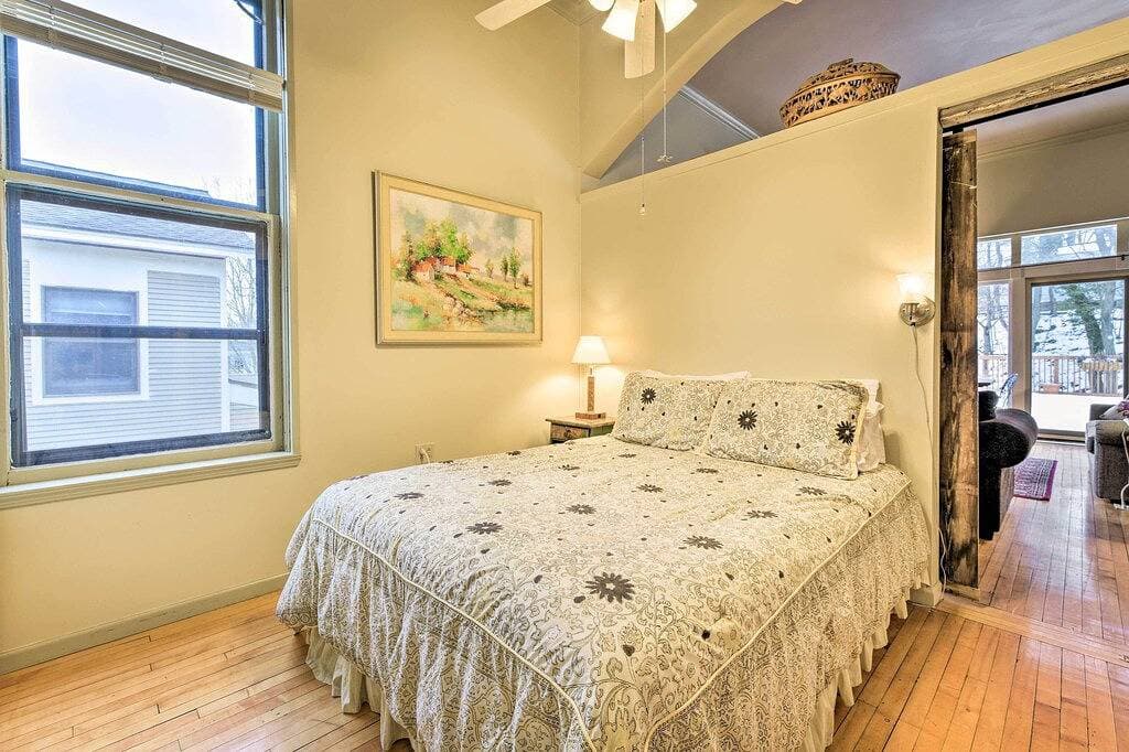 Foto 9 von 24: Charming Saugatuck Condo mit eigenem Deck!