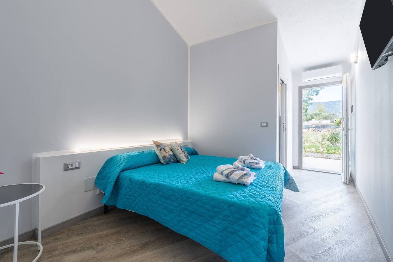 Mia Rooms 1