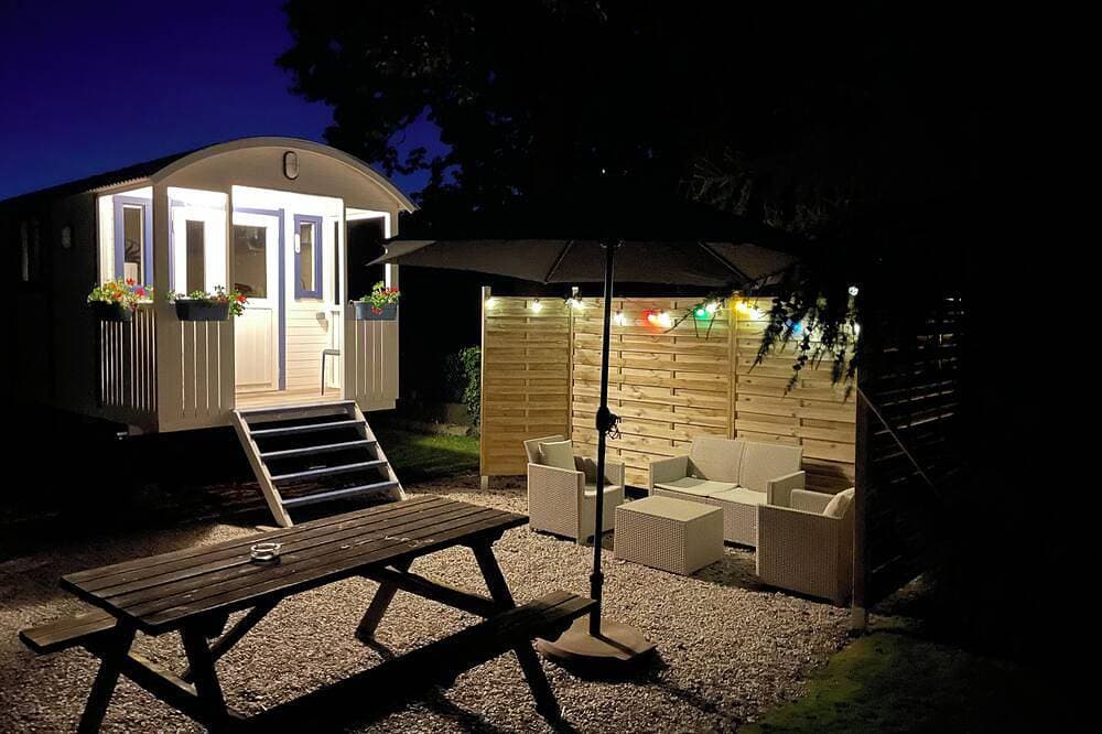 Foto 9 von 9: Cozy Travel Trailer in Normandy