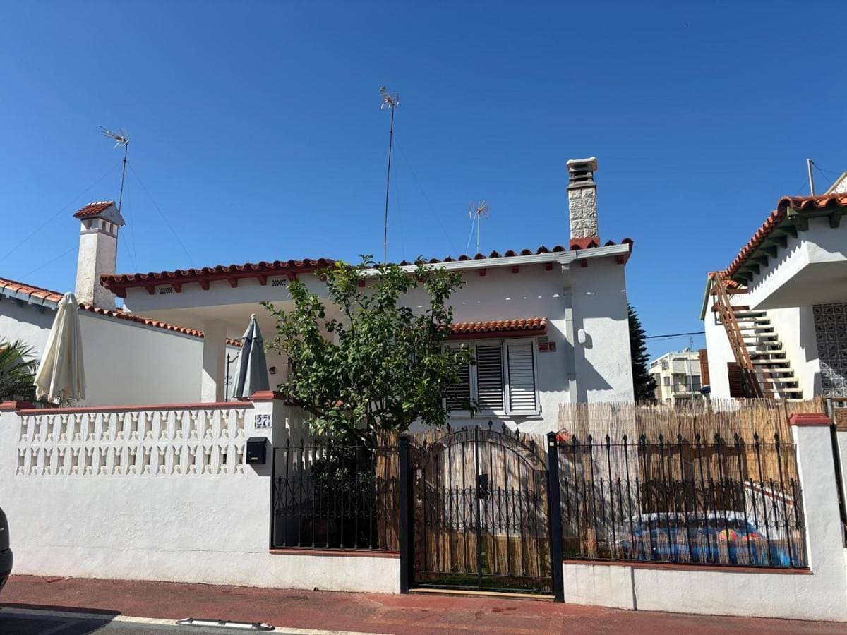 Casa mediterránea junto al mar. 1