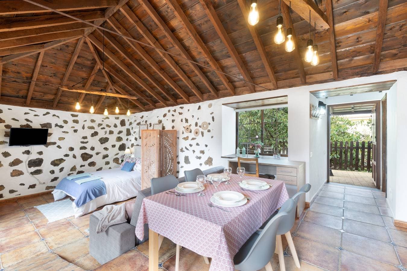 Foto 6 von 25: Ferienhaus 'Estudio Bibi' mit Bergblick und privater Terrasse