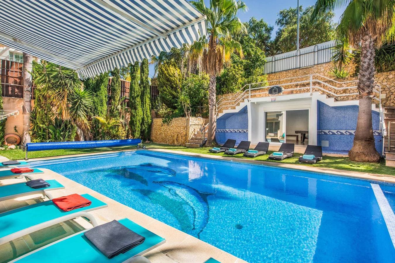 Foto 5 von 60: Villa für 16 Personen mit Garten