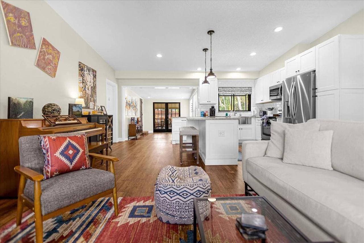 2 Min to Park Ave | Charming Winter Park Bungalow 1