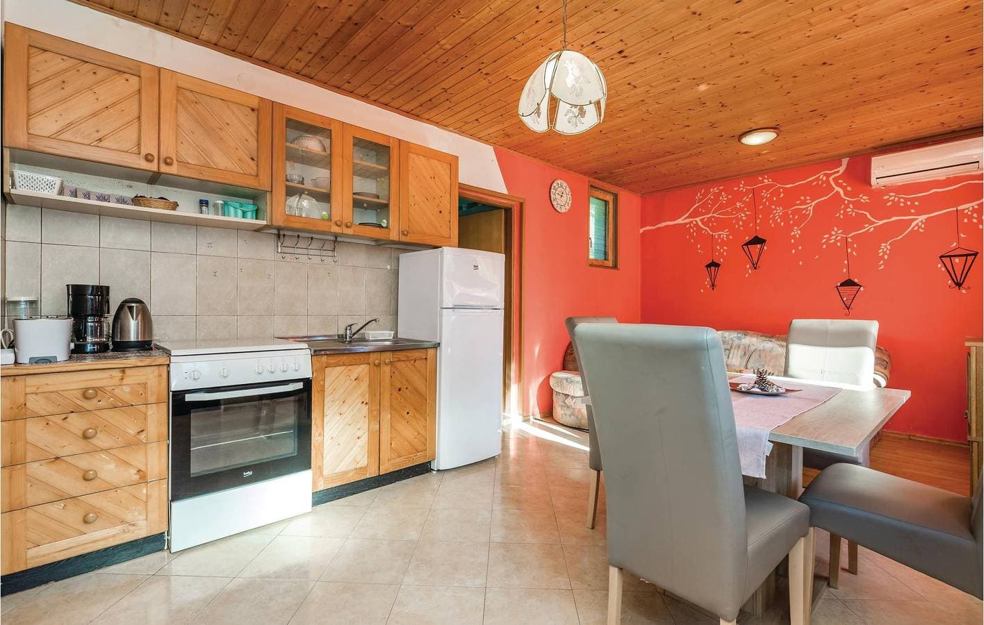 Foto 6 von 28: Modernes Apartment mit Pool und Terrasse, 2 km vom Hundestrand entfernt