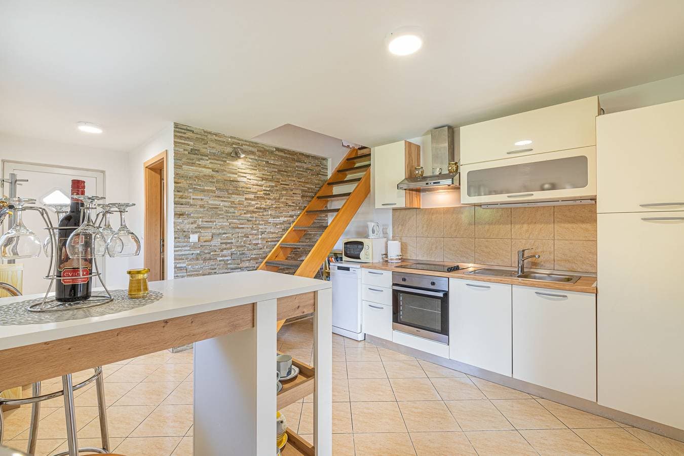 Foto 9 von 21: Zala House with Jacuzzi & Garden