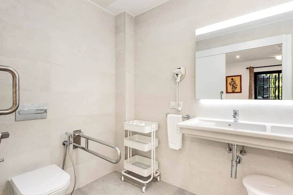Foto 11 von 30: Experience a Banana Plantation house with \"really heated\" long pool. Solarium