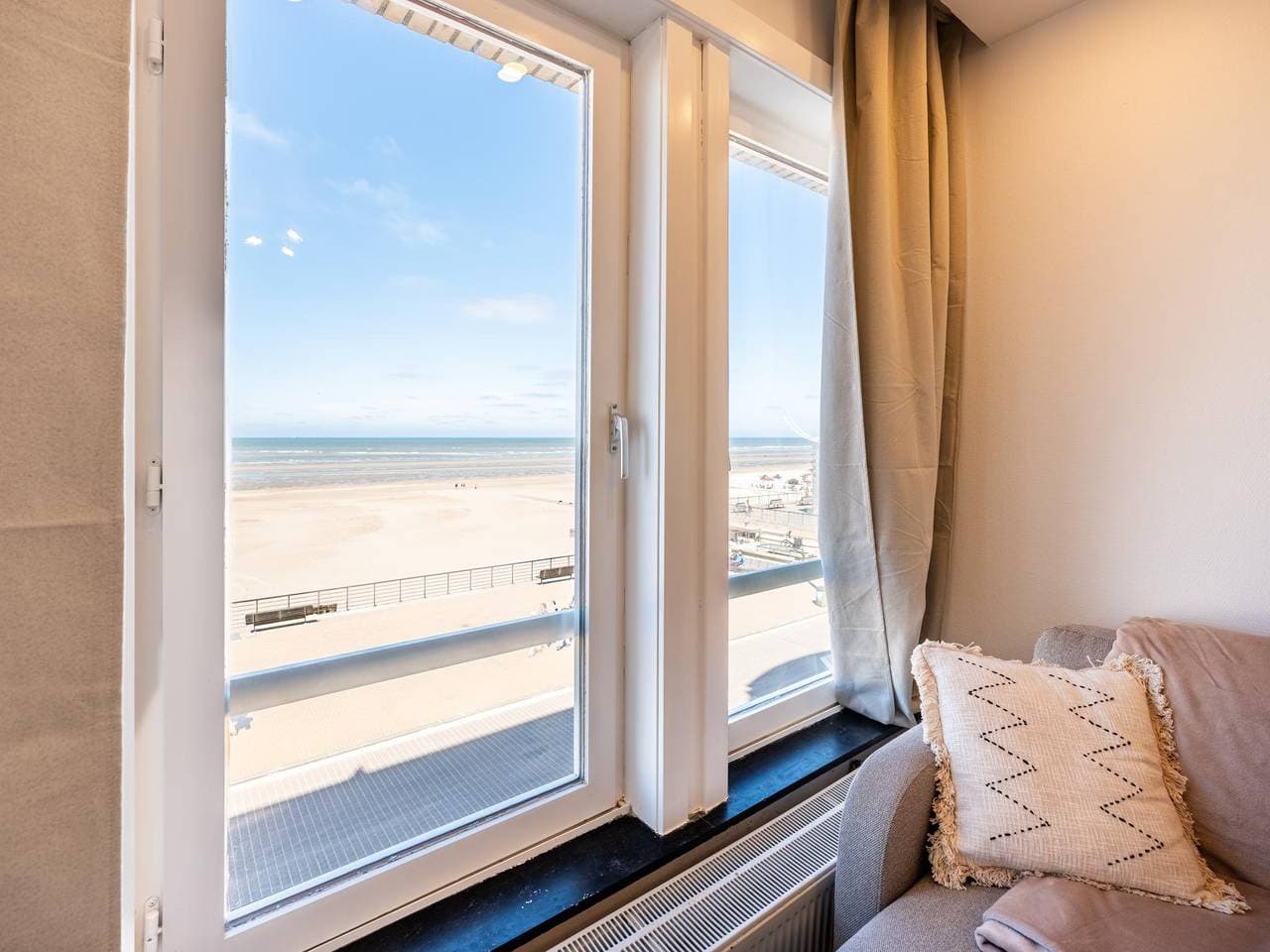 Foto 3 von 21: Schön eingerichtete Wohnung mit Meerblick