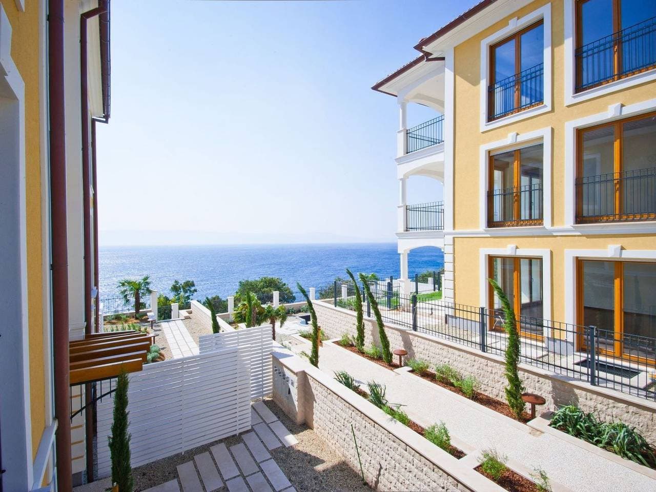 Foto 3 von 32: Wohnung "Zayml Povile" mit Blick auf das Wasser