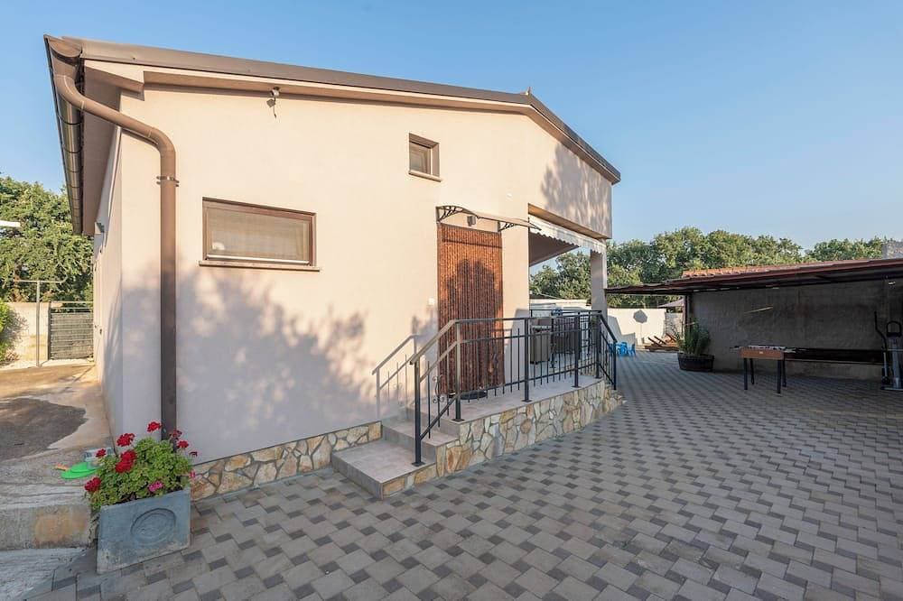 Foto 13 von 30: Beautiful House Nicole, swimming pool, fenced yard, BBQ, perfect for families