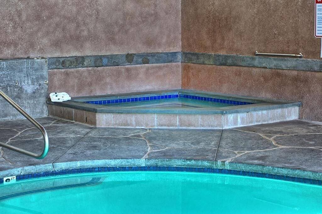 Beautiful 2 bedroom suite with full amenities at Village by the Sea 1