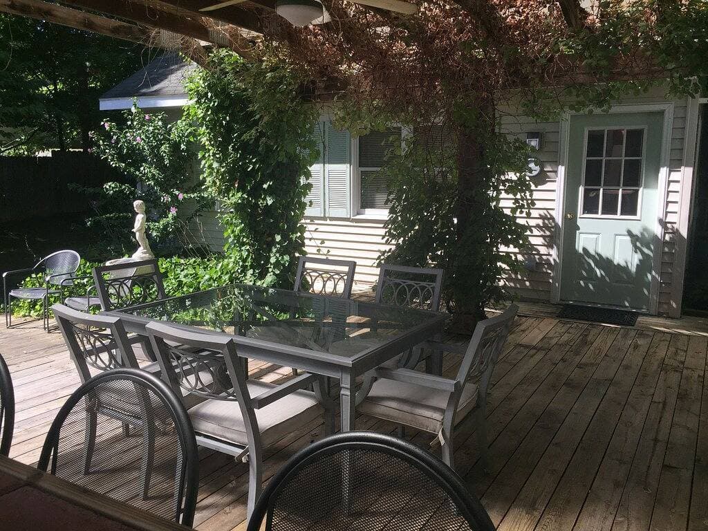 Foto 11 von 29: Downtown Saugatuck ... Schritte von allem