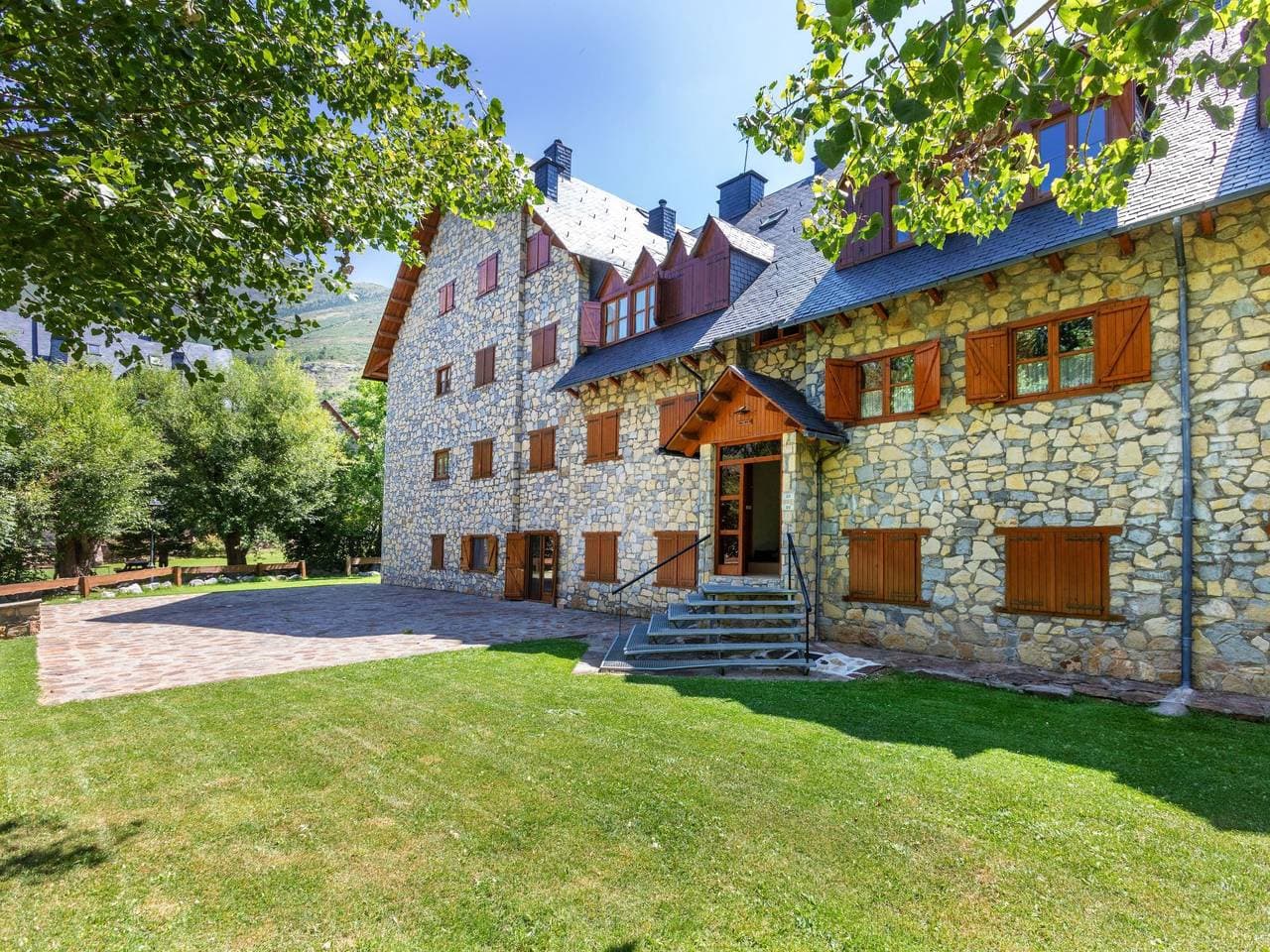Schönes, komfortables Appartementhaus Edifici Isards 1