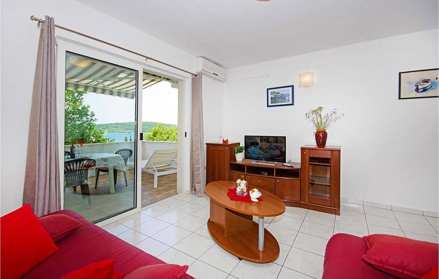 Foto 13 von 25: Apartment am Meer mit Terrasse, Parkplatz und Küche in Necujam