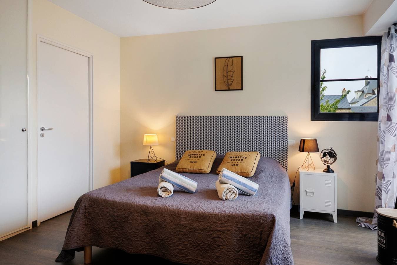 Foto 10 von 25: Bed and Breakfast 'Chambre Black and White' mit Gemeinschaftsterrasse, Balkon und WLAN