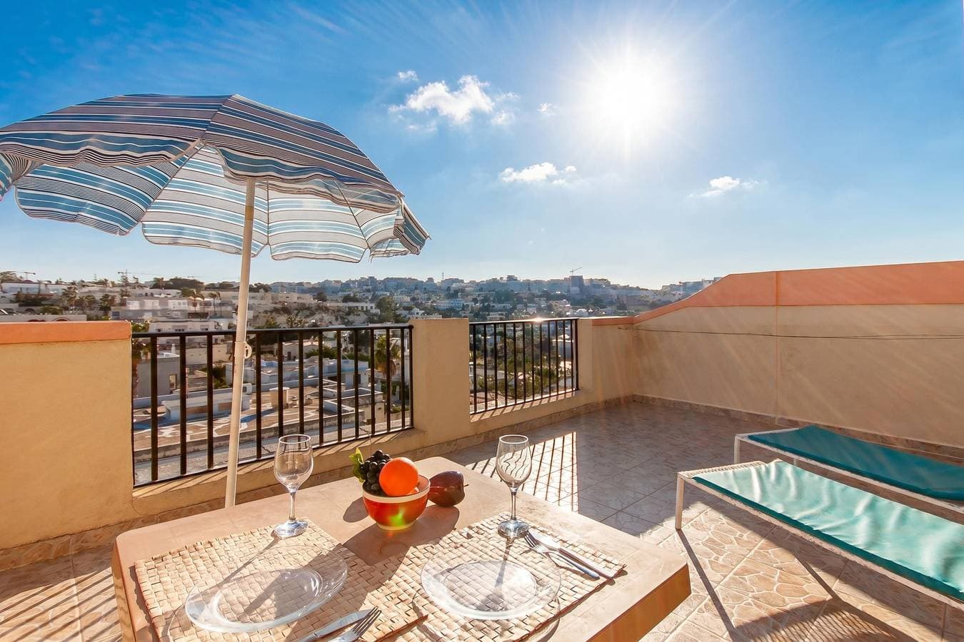 Sunny pool and terrace - Merill nb6 1