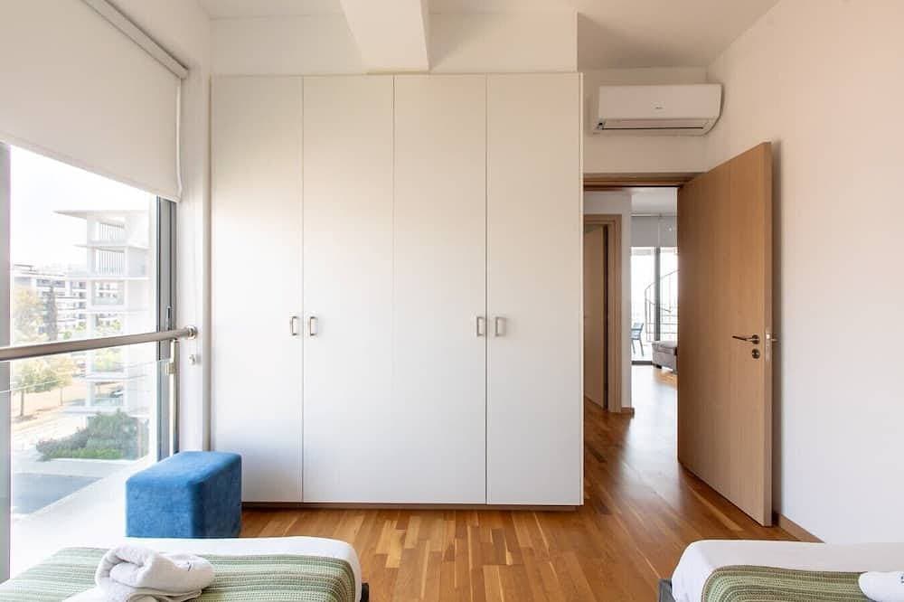 Foto 9 von 30: ★ Jay`s Penthouse 2-Br Apt W/ Terrace in Larnaca