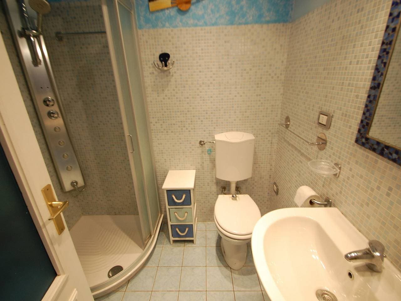 Foto 7 von 18: Helles Studio mit großer Terrasse und privater Garage