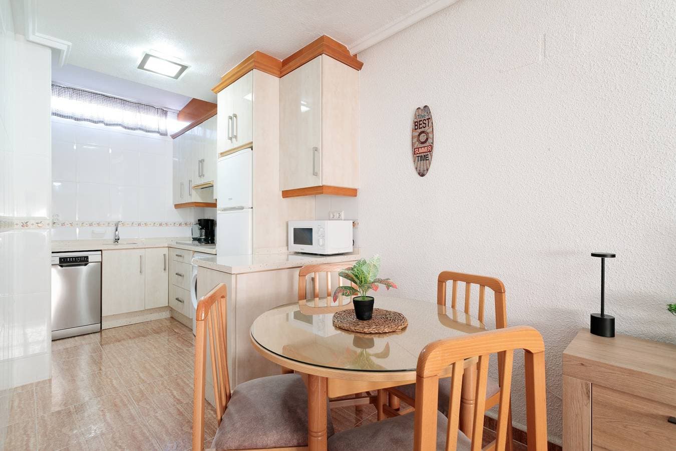 Foto 3 von 26: Bungalow 'Magnolias 20 En Santa Pola' mit Privatterrasse, Wi-Fi und Klimaanlage